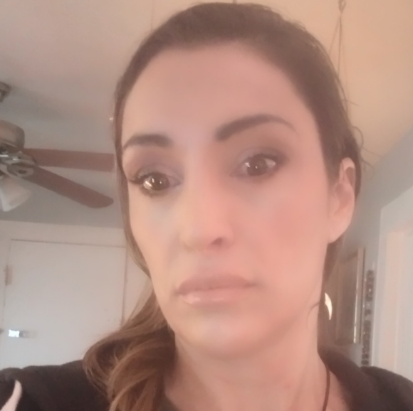 Meet your Posher, Jessica - Picture 1 of 6